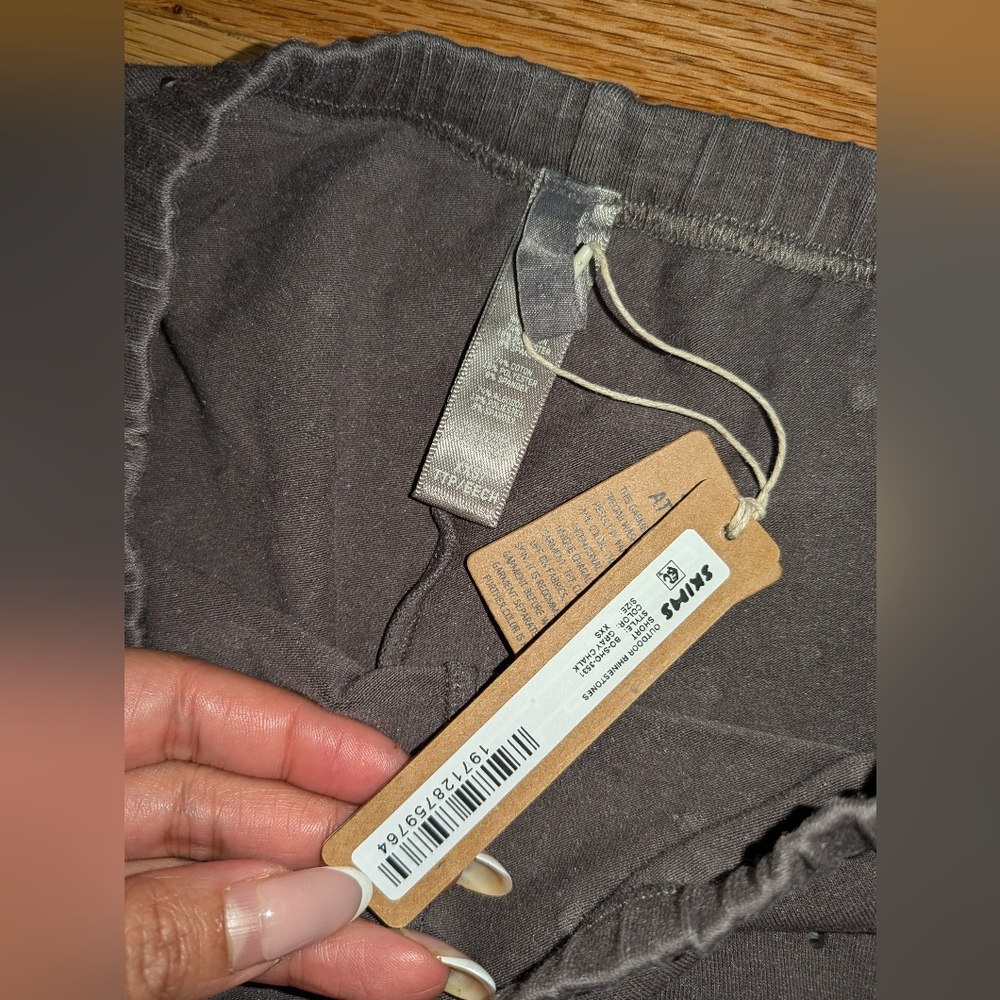 NWT SKIMS OUTDOOR RHINESTONE SHORT SHORT IN GREY CHALK - Picture 7 of 7